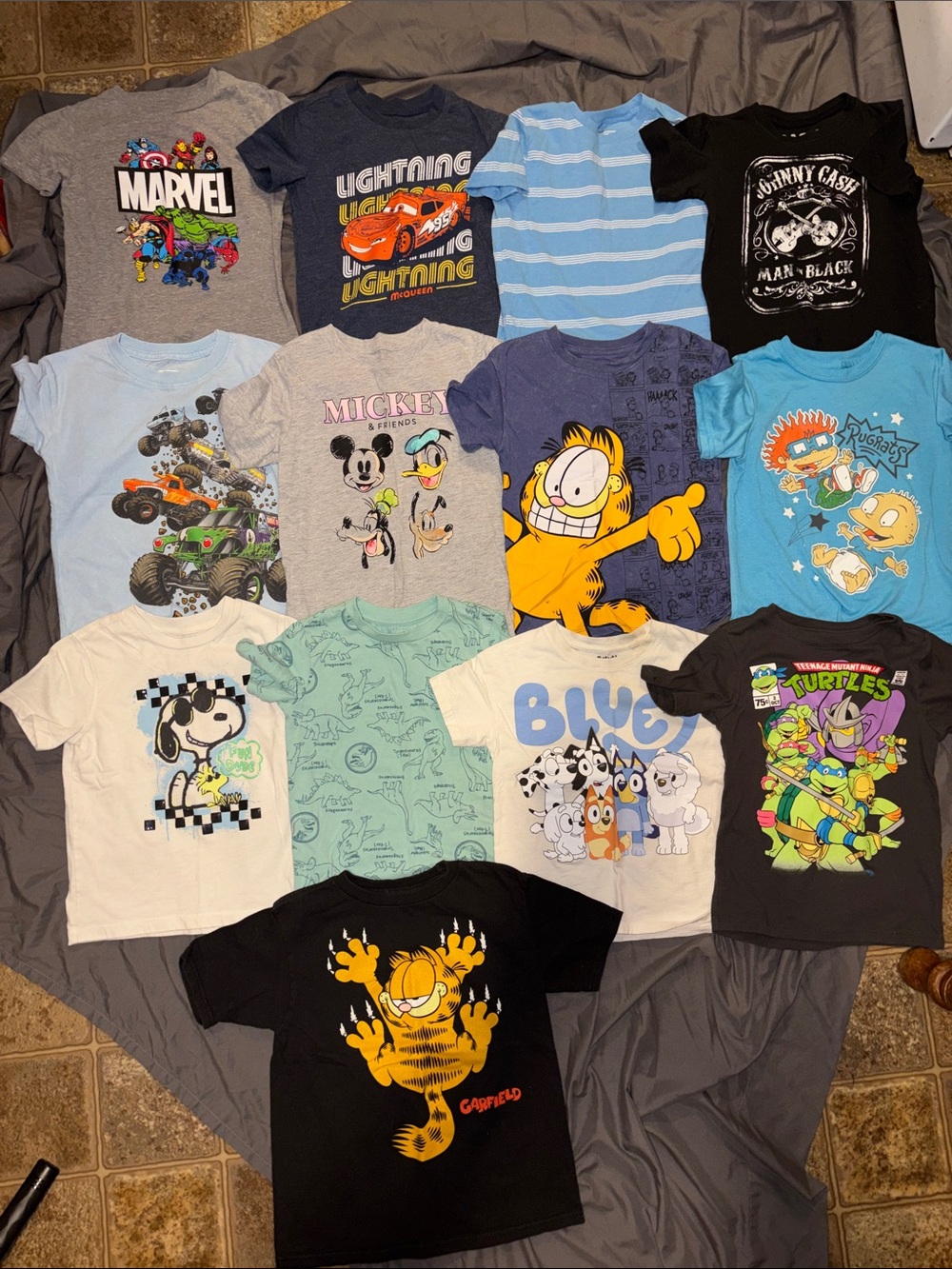 Bundle of graphic t-shirts. Size 5